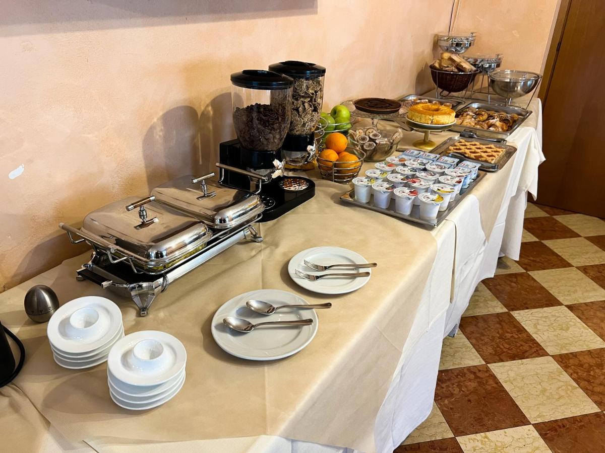 Hotel Marina Torri Del Benaco Εξωτερικό φωτογραφία